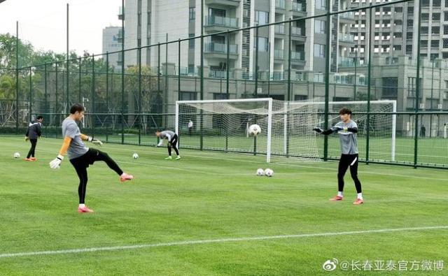 开云平台-广州队热身2比2亚泰 阿兰回归首球埃里克破门